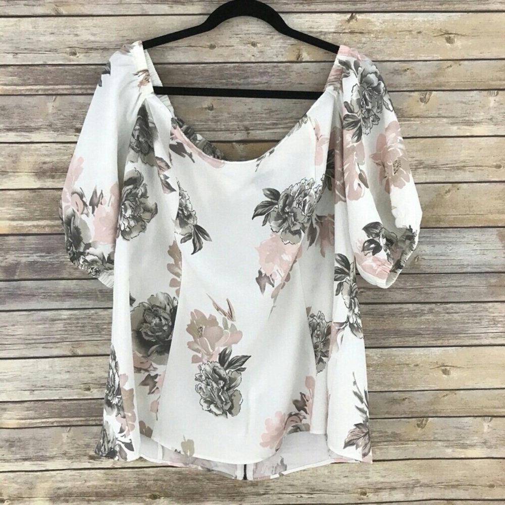 🎉🎉Host Pick❤️❤️ floral off the shoulder top